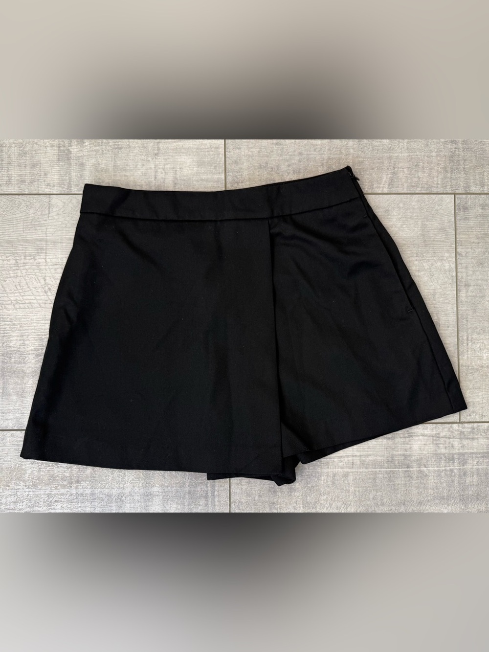 NWT Women’s H&M Black Twill Mini Skort Size 6